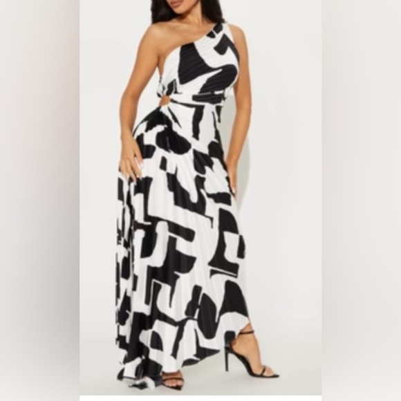 Fashion Nova Dresses & Skirts - Fashion Nova Monochrome One-Shoulder Dress size XS